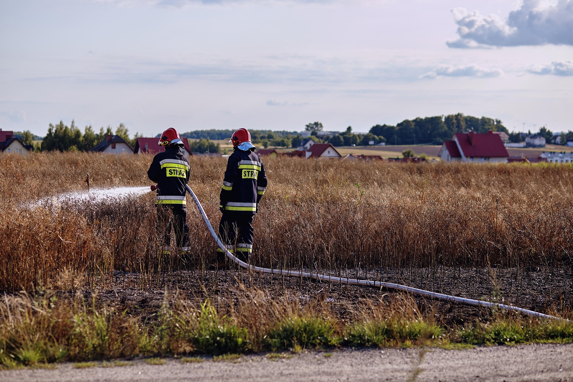 Strażak OSP i etat – co z pensją podczas akcji?